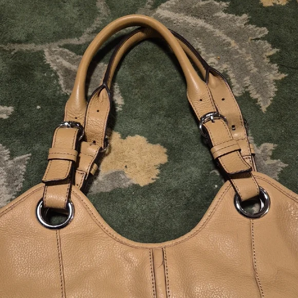 Elegant Tan Leather Tote Bag - Picture 3 of 4